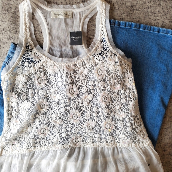 🆕️ A&F White Crotchet Tank Top - Picture 1 of 10